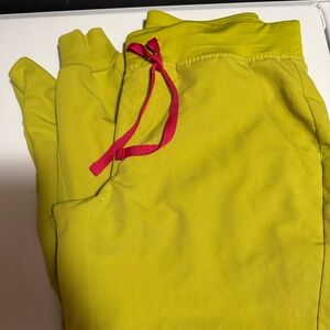 Figs Zamora Joggers Limeade Medium Petite EUC